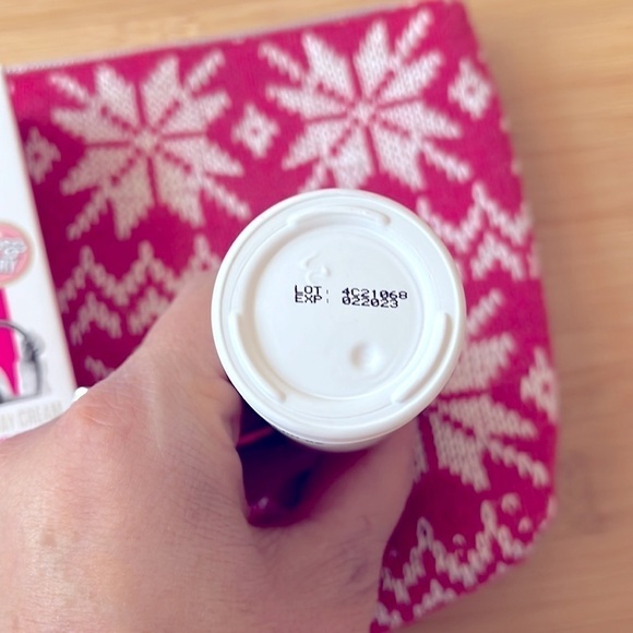 Brand New Soap & Glory Vitamin C Serum & Super Moisturizing Day Cream w/ Bag - Picture 15 of 16